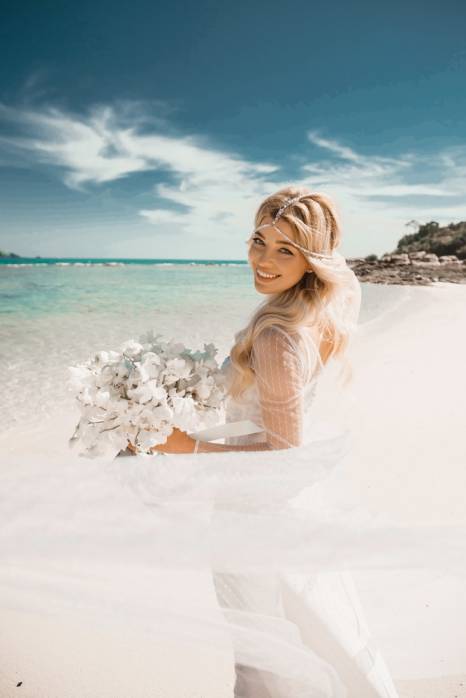 иллюстрация: красивая свадьба на острове Пхукет