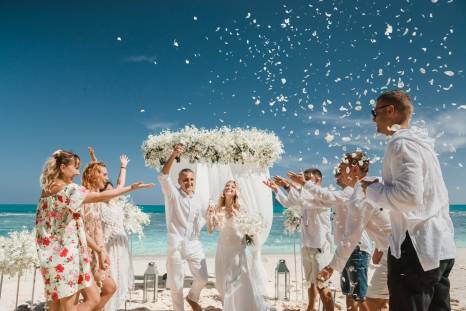 изображение: волшебная свадебная церемония за границей