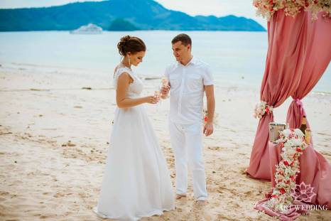изображение: чудесная церемония свадьбы в Таиланде