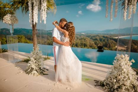 фото: волшебная церемония свадьбы на острове Пхукет