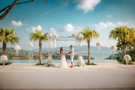 иллюстрация: чудесная церемония свадьбы на острове Пхукет