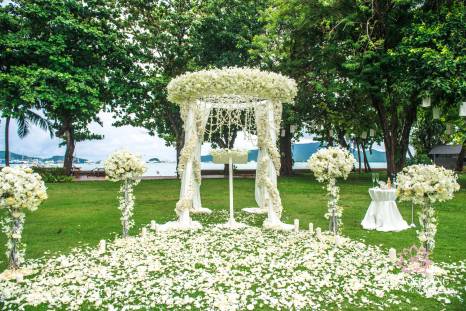фото: волшебная церемония свадьбы на острове Пхукет