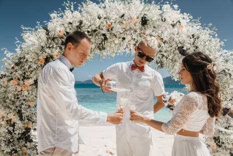 картинка: официальная свадебная церемония на острове Пхукет