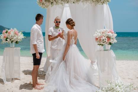 изображение: волшебная церемония свадьбы за границей