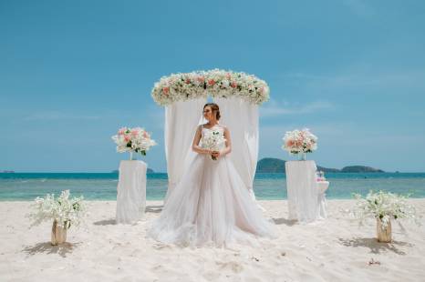 иллюстрация: чудесная свадебная церемония в Таиланде