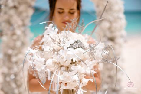 фото: красивая церемония свадьбы на острове Пхукет