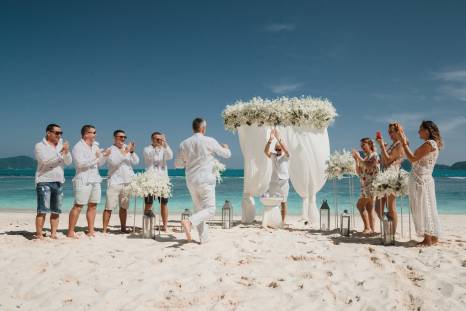 фотография: чудесная свадебная церемония на острове Пхукет