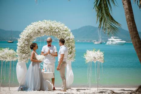 изображение: чудесная свадебная церемония за границей