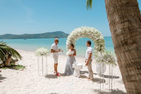 фотография: красивая церемония свадьбы на острове Пхукет