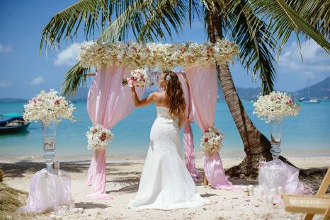 изображение: чудесная церемония свадьбы на острове Пхукет