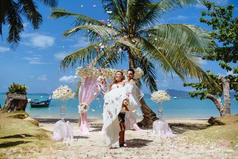 изображение: чудесная церемония свадьбы за границей