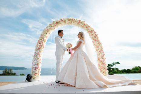 изображение: официальная свадебная церемония на острове Пхукет