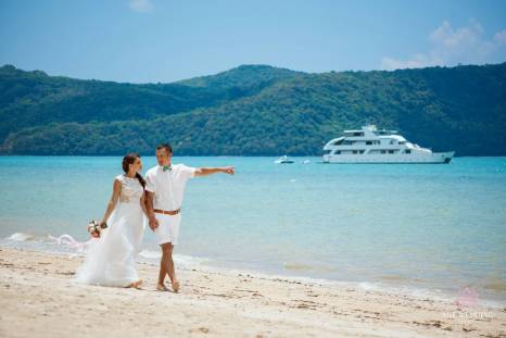 иллюстрация: чудесная свадьба на острове Пхукет