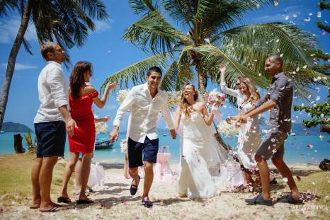 иллюстрация: волшебная церемония свадьбы на острове Пхукет