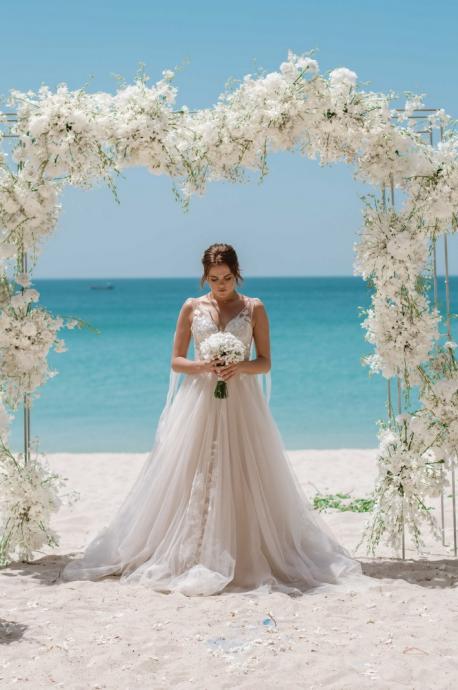 изображение: красивая церемония свадьбы за границей